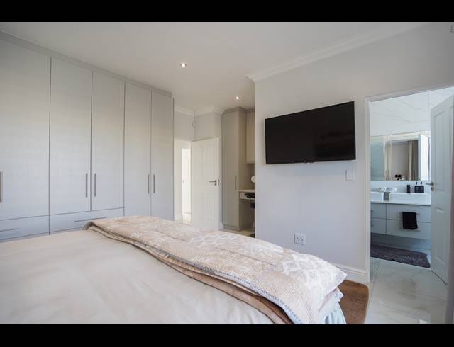 4 BEDROOM HOUSE FOR SALE IN SANDOWN